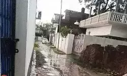 मौसम का उलटफेर जारी- कई जनपदों में दोपहर से हो रही बारिश भारी मौसम का उलटफेर जारी- कई जनपदों में दोपहर से हो रही बारिश भारी