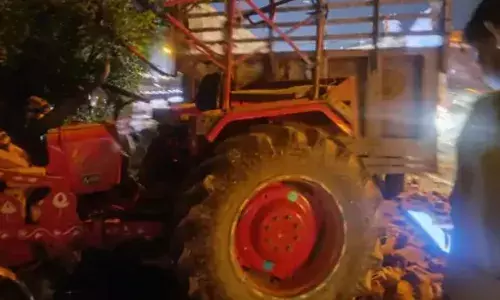 दो ट्रैक्टर ट्रॉली की भिड़ंत में ऊपर बैठे बालक की नीचे गिरकर मौत