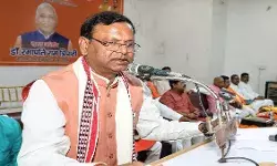 केन्द्रीय वित्त राज्य मंत्री पंकज चौधरी ने लगायी चौपाल-सुनी जन समस्याएं