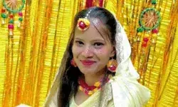 घरवालों के साथ जमकर नाची दुल्हन-दिक्कत होने पर बाथरूम में गई और उड़.. घरवालों के साथ जमकर नाची दुल्हन-दिक्कत होने पर बाथरूम में गई और उड़..