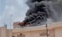 महाकाल मंदिर की छत पर आग- जल उठे सोलर पैनल एवं बैटरियां महाकाल मंदिर की छत पर आग- जल उठे सोलर पैनल एवं बैटरियां