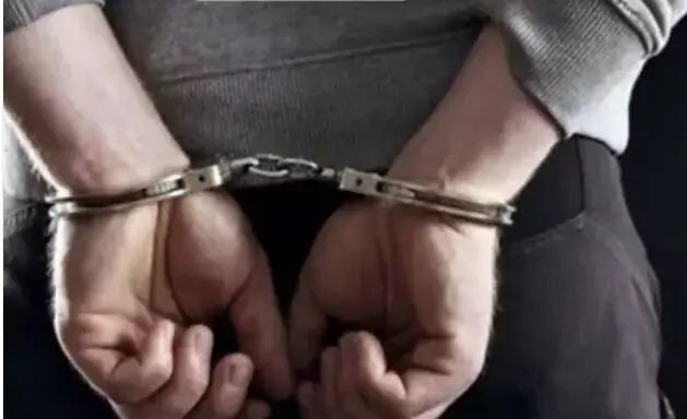 होटल में कारोबारी से 20 करोड़ रुपए के हीरो की लूट- चार गिरफ्तार होटल में कारोबारी से 20 करोड़ रुपए के हीरो की लूट- चार गिरफ्तार