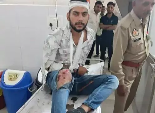 हाईवे पर हादसा- चौराहे पर बस से टकराई बाइक- एक की मौत दूसरा गंभीर हाईवे पर हादसा- चौराहे पर बस से टकराई बाइक- एक की मौत दूसरा गंभीर