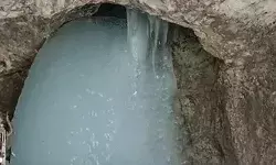 बाबा बर्फानी की पहली तस्वीर आई सामने- पवित्र गुफा में बर्फ का 7 फीट... बाबा बर्फानी की पहली तस्वीर आई सामने- पवित्र गुफा में बर्फ का 7 फीट...