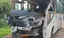 हरिद्वार जा रही बस नाले में गिरने के बाद खंडहर पड़े मकान से टकराई