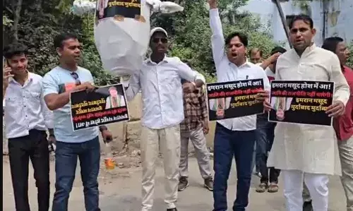 गठबंधन में घमासान- सपा यूथ ब्रिगेड ने फूंका सांसद इमरान मसूद का पुतला