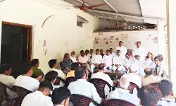 सपाइयों ने पाक पर एयर स्ट्राइक में सेना के पराक्रम को किया सैल्यूट सपाइयों ने पाक पर एयर स्ट्राइक में सेना के पराक्रम को किया सैल्यूट