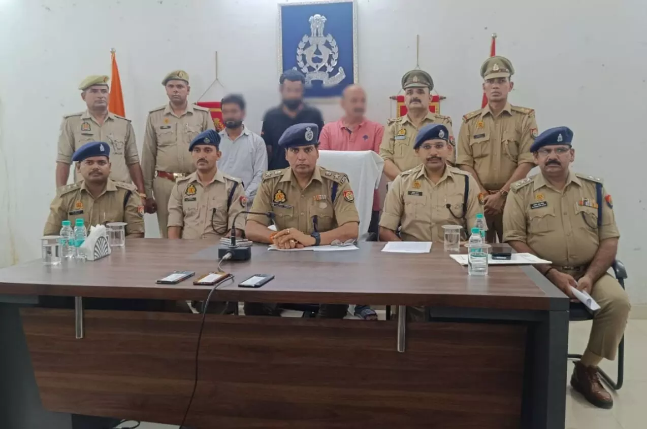 करीब साढ़े तीन लाख रुपए के गांजे के साथ 3 तस्कर लगे हाथ- गाडी व.. करीब साढ़े तीन लाख रुपए के गांजे के साथ 3 तस्कर लगे हाथ- गाडी व..