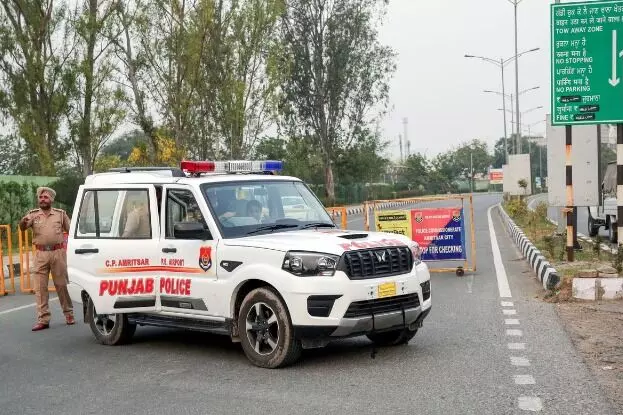 एयरपोर्ट बंद-पुलिस कर्मियों की छुट्टियां कैंसिल-मेडिकल स्टाफ को बुलाया एयरपोर्ट बंद-पुलिस कर्मियों की छुट्टियां कैंसिल-मेडिकल स्टाफ को बुलाया