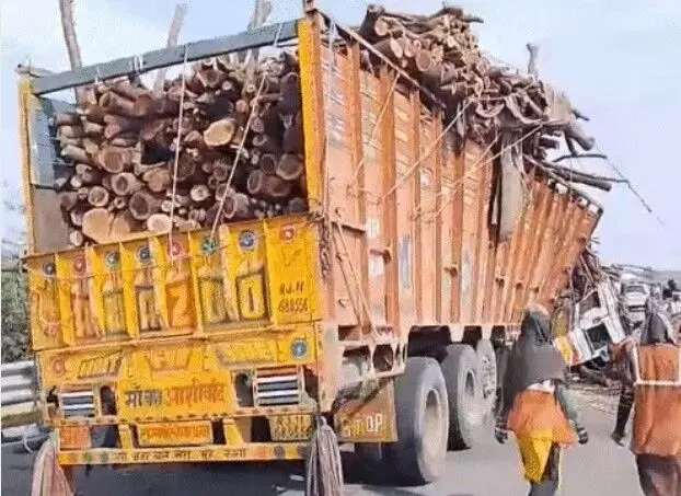 सड़क किनारे सो रहे लोगों की जिंदगी पर मौत का झपट्टा- ट्रक से कुचलकर.. सड़क किनारे सो रहे लोगों की जिंदगी पर मौत का झपट्टा- ट्रक से कुचलकर..