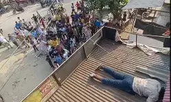 तार जोड़ रहे हलवाई को लगा जोरदार करंट- टीन शेड पर ही चली गई जान तार जोड़ रहे हलवाई को लगा जोरदार करंट- टीन शेड पर ही चली गई जान