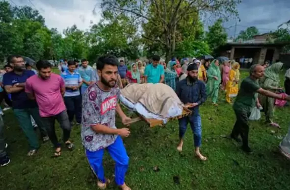 एलओसी पर पाकिस्तान द्वारा की गई गोलाबारी में महिला व बच्चे की मौत एलओसी पर पाकिस्तान द्वारा की गई गोलाबारी में महिला व बच्चे की मौत
