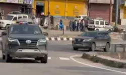 हालातों का जायजा लेने जम्मू पहुंच रहे सीएम उमर- बांध का गेट आज भी खुला हालातों का जायजा लेने जम्मू पहुंच रहे सीएम उमर- बांध का गेट आज भी खुला