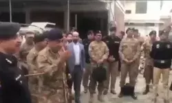 अपनी कुर्सी बचाने को पाक को चिकन पनीर बनाने पर तुला हुआ है मुनीर अपनी कुर्सी बचाने को पाक को चिकन पनीर बनाने पर तुला हुआ है मुनीर