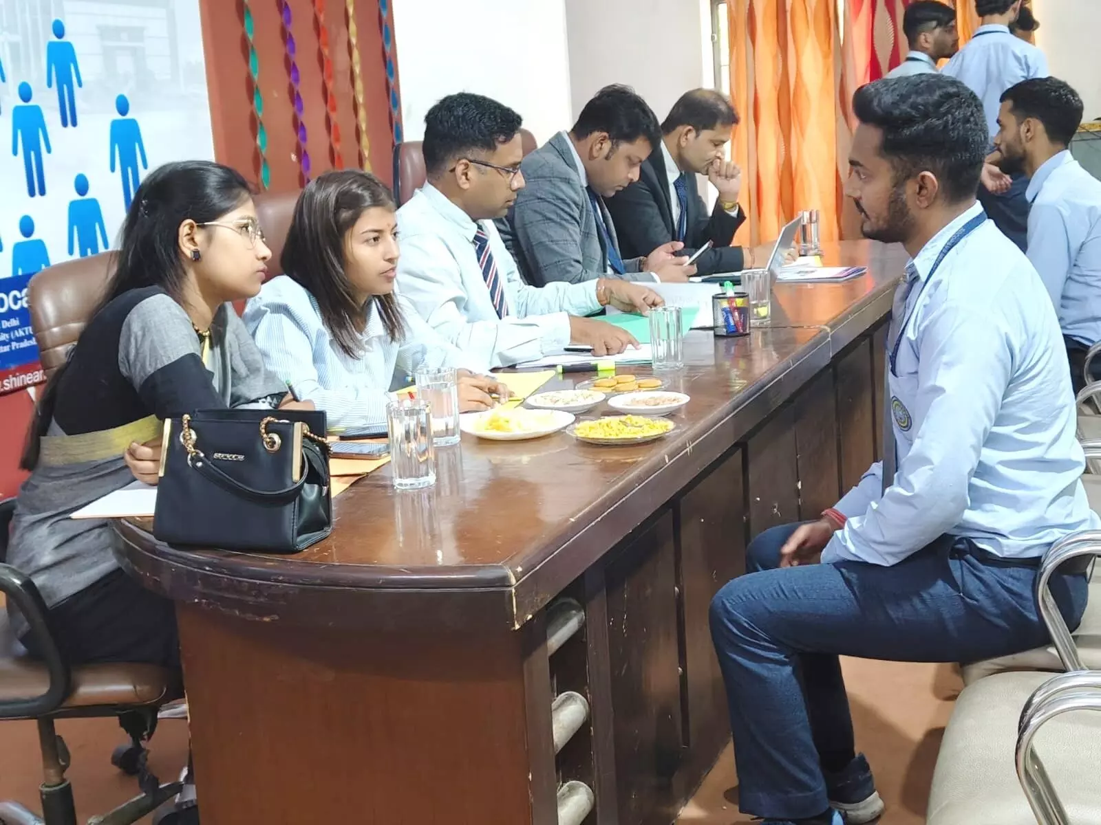 प्लेसमेंट ड्राइव में हुआ अनेक छात्र छात्राओं का चयन-मिला लाखों का पैकेज प्लेसमेंट ड्राइव में हुआ अनेक छात्र छात्राओं का चयन-मिला लाखों का पैकेज