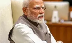 तीनों सेना प्रमुखों की PM मोदी के साथ बैठक जारी- सीडीएस भी मौजूद
