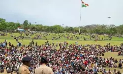 खोल रहा खून-सिविल डिफेंस वॉलिंटियर्स बनने को उमडी भारी भीड़ खोल रहा खून-सिविल डिफेंस वॉलिंटियर्स बनने को उमडी भारी भीड़