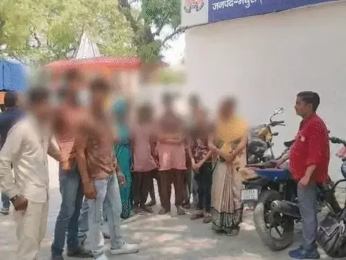 टीचर करता था अश्लील हरकते, दिखाता अश्लील वीडियो- छात्राओ ने बताई सच्चाई टीचर करता था अश्लील हरकते, दिखाता अश्लील वीडियो- छात्राओ ने बताई सच्चाई