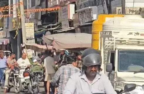 बॉर्डर पर टॉर्च एवं गाड़ियों की हेडलाइट जलाने पर पाबंदी- खेती किसानी.. बॉर्डर पर टॉर्च एवं गाड़ियों की हेडलाइट जलाने पर पाबंदी- खेती किसानी..