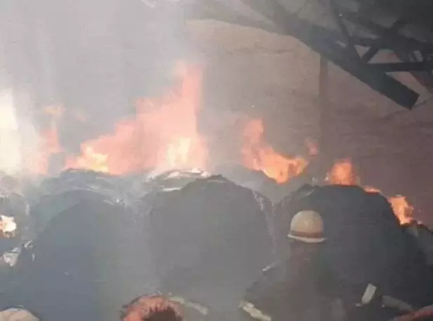 कोहिनूर कोहिनूर प्रिंटर्स में लगी आग में धमाकों के साथ फटे सिलेंडर कोहिनूर कोहिनूर प्रिंटर्स में लगी आग में धमाकों के साथ फटे सिलेंडर