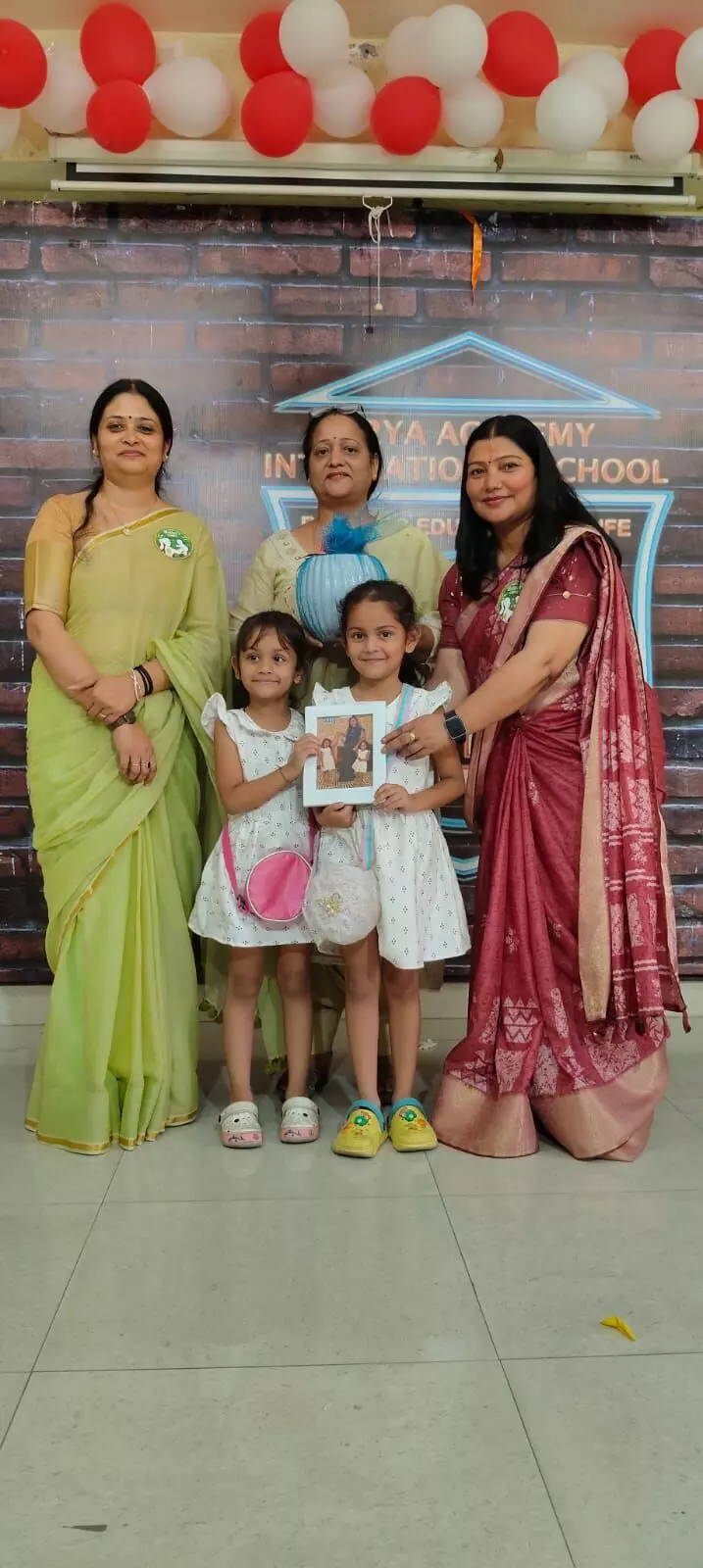 एकदिवसीय कार्यशाला में बच्चों ने माताओं को समर्पित प्रतिभा की प्रदर्शित एकदिवसीय कार्यशाला में बच्चों ने माताओं को समर्पित प्रतिभा की प्रदर्शित