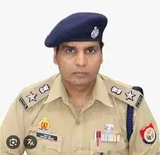 पुलिस के ऑपरेशन चक्रव्यूह में फंसे शातिर- ताबड़तोड़ हुई कार्यवाही पुलिस के ऑपरेशन चक्रव्यूह में फंसे शातिर- ताबड़तोड़ हुई कार्यवाही