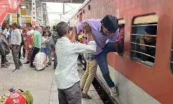 जम्मू से लौट रही ट्रेनें फुल- बॉथरूम तक में लोग- खिड़कियों का..
