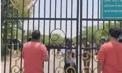 फिर मिली स्टेडियम को बम से उड़ाने की धमकी- इससे पहले भी भेजा था ईमेल फिर मिली स्टेडियम को बम से उड़ाने की धमकी- इससे पहले भी भेजा था ईमेल