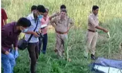 मर्डर कर गन्ने के खेत में फेंकी युवक की लाश- इलाके में सनसनी... मर्डर कर गन्ने के खेत में फेंकी युवक की लाश- इलाके में सनसनी...