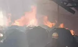 कोहिनूर कोहिनूर प्रिंटर्स में लगी आग में धमाकों के साथ फटे सिलेंडर कोहिनूर कोहिनूर प्रिंटर्स में लगी आग में धमाकों के साथ फटे सिलेंडर