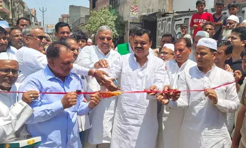 सपा सांसद ने लोगों के चलने फिरने की राह की आसान- 20 साल से जर्जर..