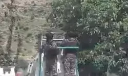 शोपियां में मुठभेड़- सुरक्षाबलों ने घेरे कई आतंकी- तीन आतंकी किए ढेर