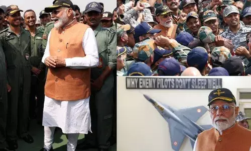 पीएम ने किया एयरबेस का दौरा- बातचीत कर वायुसेना के जवानों की..