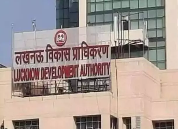 प्राधिकरण की अवैध बंगलों पर टेढ़ी नजर- बुलडोजर की तैयारी प्राधिकरण की अवैध बंगलों पर टेढ़ी नजर- बुलडोजर की तैयारी