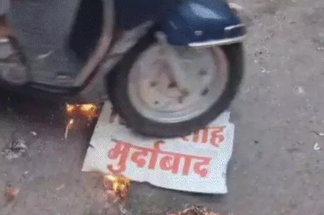 बोली पार्षद- मंत्री विजय शाह का मुंह काला करों, पाओ 51000 का इनाम बोली पार्षद- मंत्री विजय शाह का मुंह काला करों, पाओ 51000 का इनाम