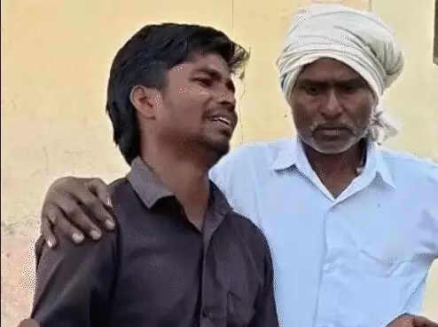 बेटों के सामने पिता को खा गया टाइगर- झपट्टा मारकर किसान को.. बेटों के सामने पिता को खा गया टाइगर- झपट्टा मारकर किसान को..