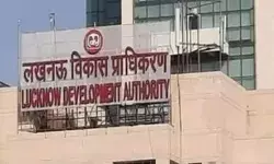 प्राधिकरण की अवैध बंगलों पर टेढ़ी नजर- बुलडोजर की तैयारी प्राधिकरण की अवैध बंगलों पर टेढ़ी नजर- बुलडोजर की तैयारी