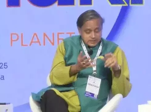 थरूर के मुंह से सरकार की तारीफ- बोली कांग्रेस लक्ष्मण रेखा कर दी पार थरूर के मुंह से सरकार की तारीफ- बोली कांग्रेस लक्ष्मण रेखा कर दी पार