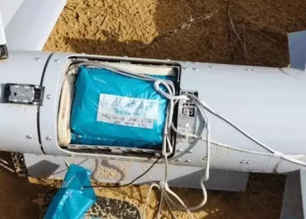 भारत पाक बॉर्डर पर ड्रोन गिरा- टूटकर कैमरा अलग- बीएसएफ... भारत पाक बॉर्डर पर ड्रोन गिरा- टूटकर कैमरा अलग- बीएसएफ...