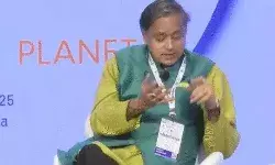 थरूर के मुंह से सरकार की तारीफ- बोली कांग्रेस लक्ष्मण रेखा कर दी पार थरूर के मुंह से सरकार की तारीफ- बोली कांग्रेस लक्ष्मण रेखा कर दी पार