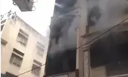 बेगम बाजार इलाके की तीन मंजिला बिल्डिंग में आग- रेस्क्यू जारी बेगम बाजार इलाके की तीन मंजिला बिल्डिंग में आग- रेस्क्यू जारी