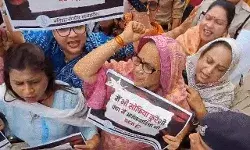 मंत्री के बंगले पर जा रही महिला कांग्रेस कार्यकर्ताओं को पुलिस ने रोका मंत्री के बंगले पर जा रही महिला कांग्रेस कार्यकर्ताओं को पुलिस ने रोका