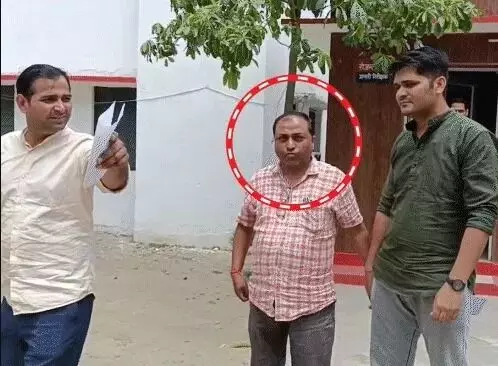 सीएमओ दफ्तर का बाबू निकला रिश्वतखोर- 10000 की रिश्वत लेता गिरफ्तार