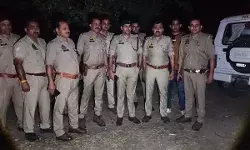 चेकिंग के दौरान बदमाशों में पुलिस में चली गोलियां- दो लुटेरे गिरफ्तार