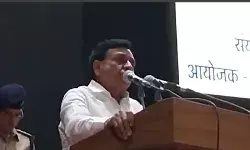 मंत्री के विवादित बयान के बाद अब फिसली डिप्टी CM की जुबान- बोले सेना.. मंत्री के विवादित बयान के बाद अब फिसली डिप्टी CM की जुबान- बोले सेना..