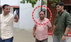 सीएमओ दफ्तर का बाबू निकला रिश्वतखोर- 10000 की रिश्वत लेता गिरफ्तार सीएमओ दफ्तर का बाबू निकला रिश्वतखोर- 10000 की रिश्वत लेता गिरफ्तार