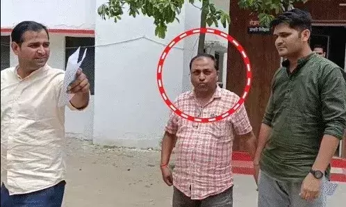 सीएमओ दफ्तर का बाबू निकला रिश्वतखोर- 10000 की रिश्वत लेता गिरफ्तार