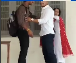कॉलेज परिसर में BA की स्टूडेंट से मारपीट- वीडियो वायरल- प्रेमिका से... कॉलेज परिसर में BA की स्टूडेंट से मारपीट- वीडियो वायरल- प्रेमिका से...