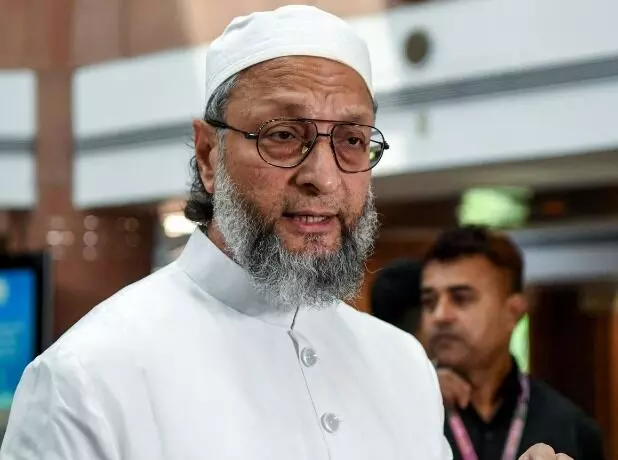 ओवैसी ने पाकिस्तान को बताया कुत्ते की दुम- बोले दुआ करें अल्लाह उसकी.. ओवैसी ने पाकिस्तान को बताया कुत्ते की दुम- बोले दुआ करें अल्लाह उसकी..