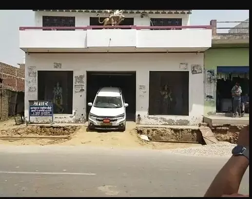 भाजपा नेता के घर आयकर विभाग का छापा- बंद कराए सभी गेट